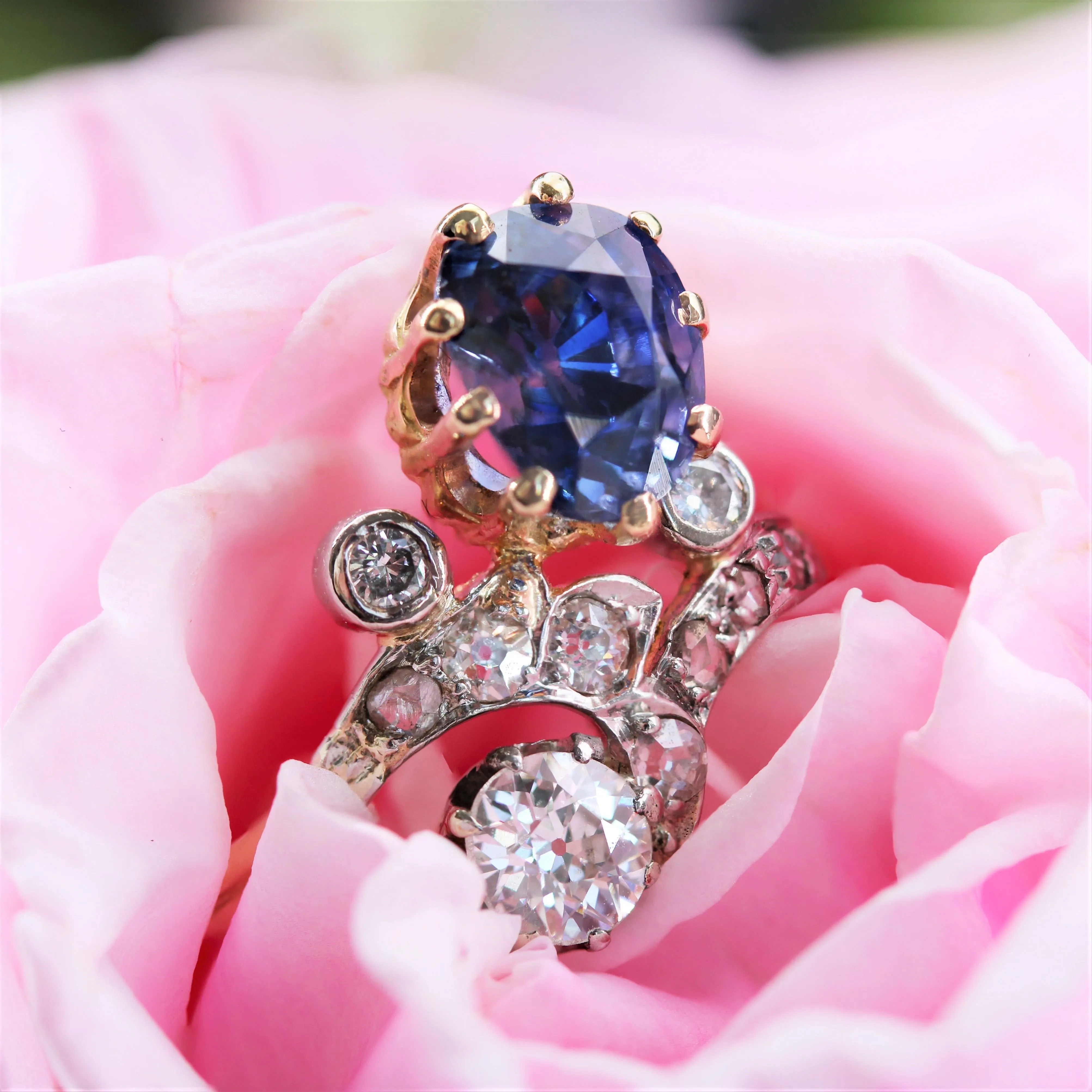 19th Century Sapphire Diamonds 18 Karat Yellow Gold Platinum Duchess Ring