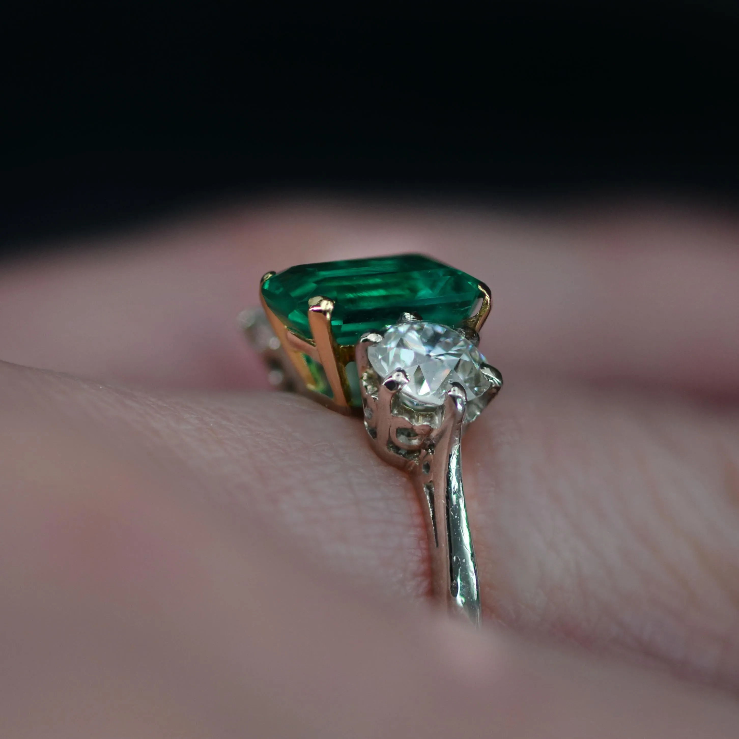 20th Century Colombian Emerald Diamond 18 Karat White Yellow Gold Ring