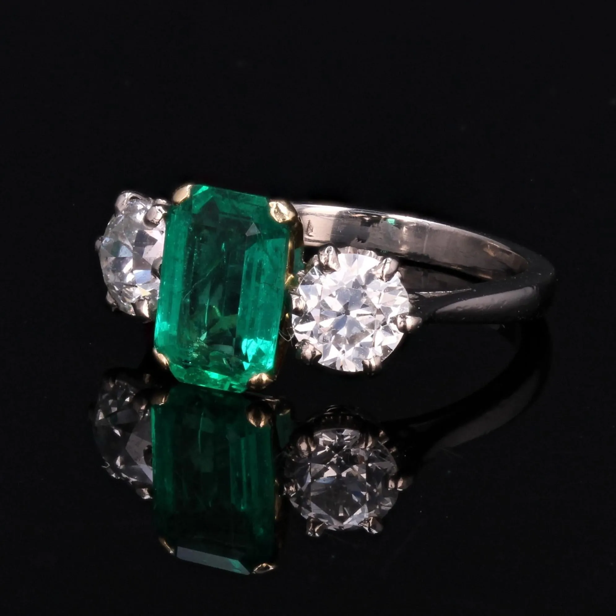 20th Century Colombian Emerald Diamond 18 Karat White Yellow Gold Ring