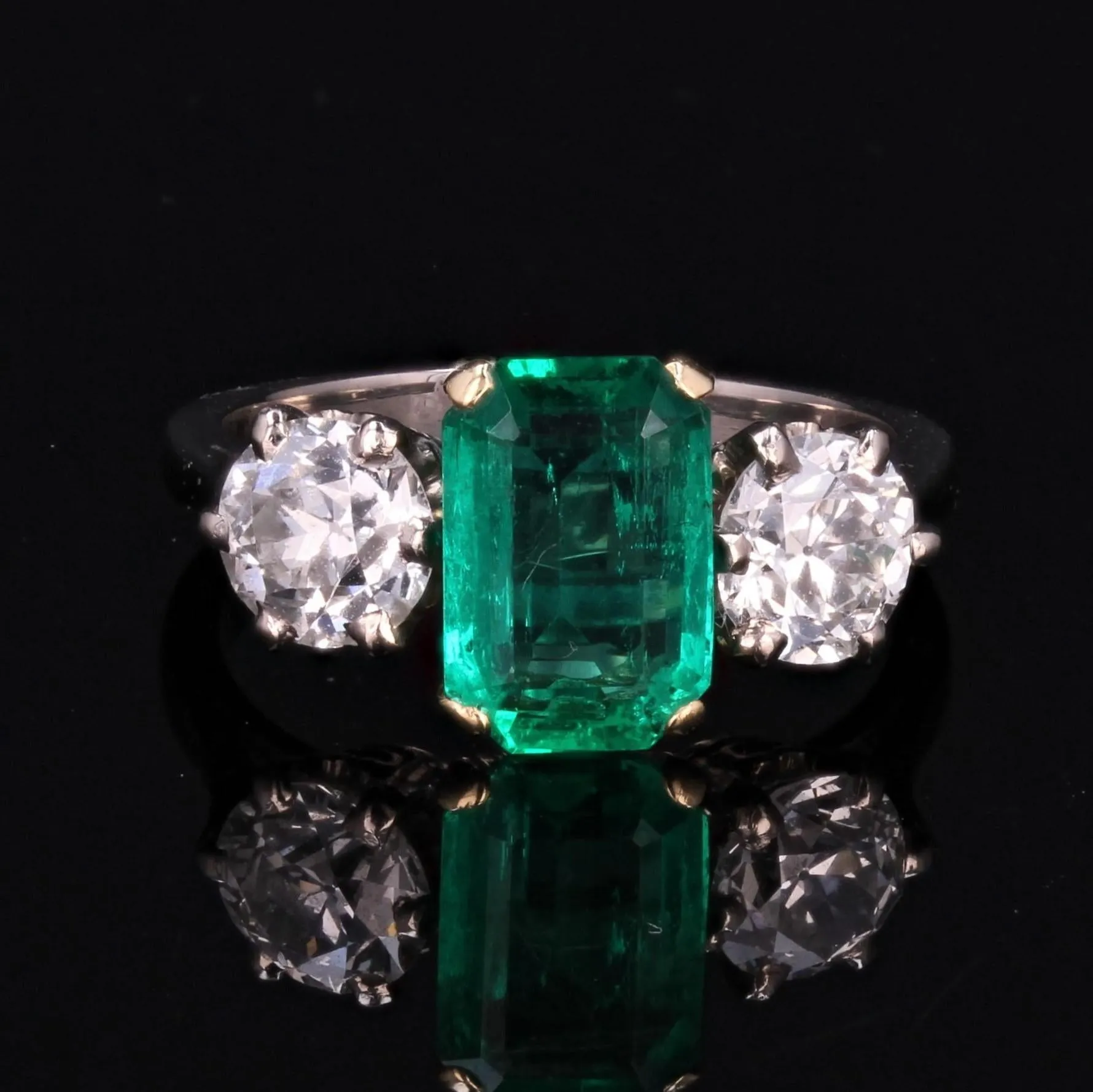 20th Century Colombian Emerald Diamond 18 Karat White Yellow Gold Ring