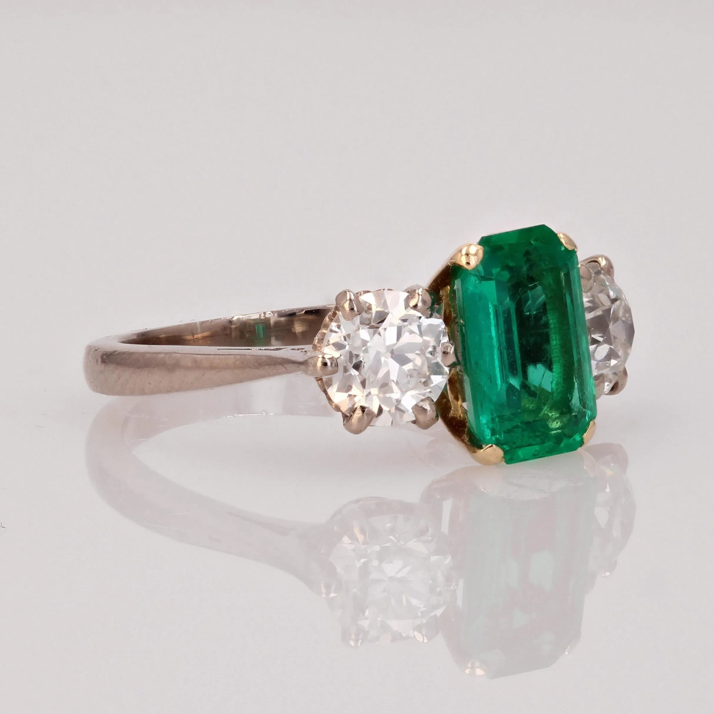 20th Century Colombian Emerald Diamond 18 Karat White Yellow Gold Ring