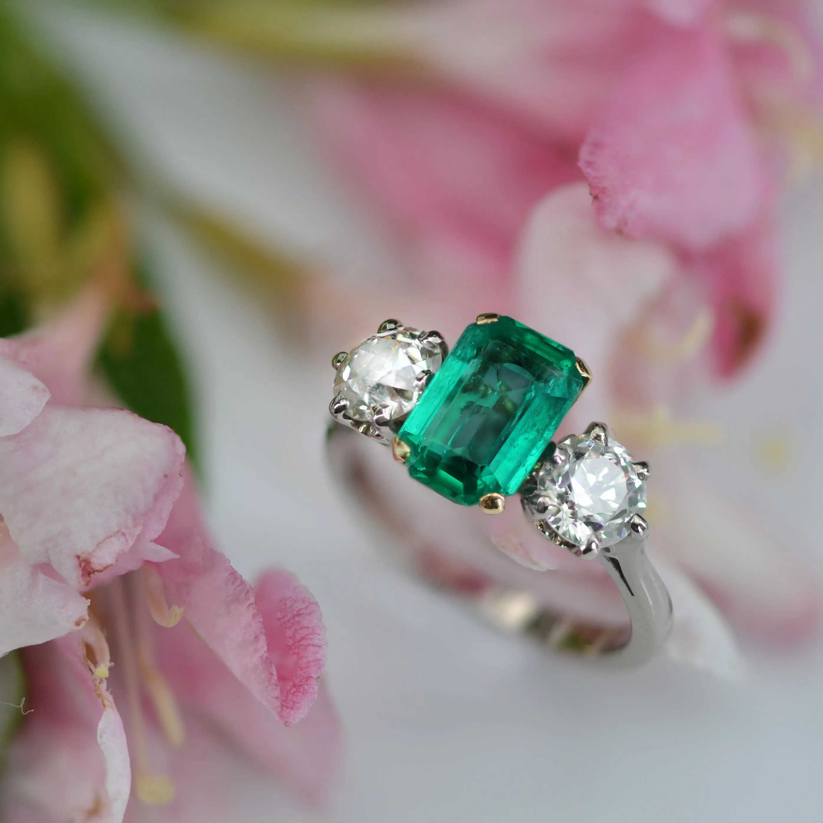 20th Century Colombian Emerald Diamond 18 Karat White Yellow Gold Ring