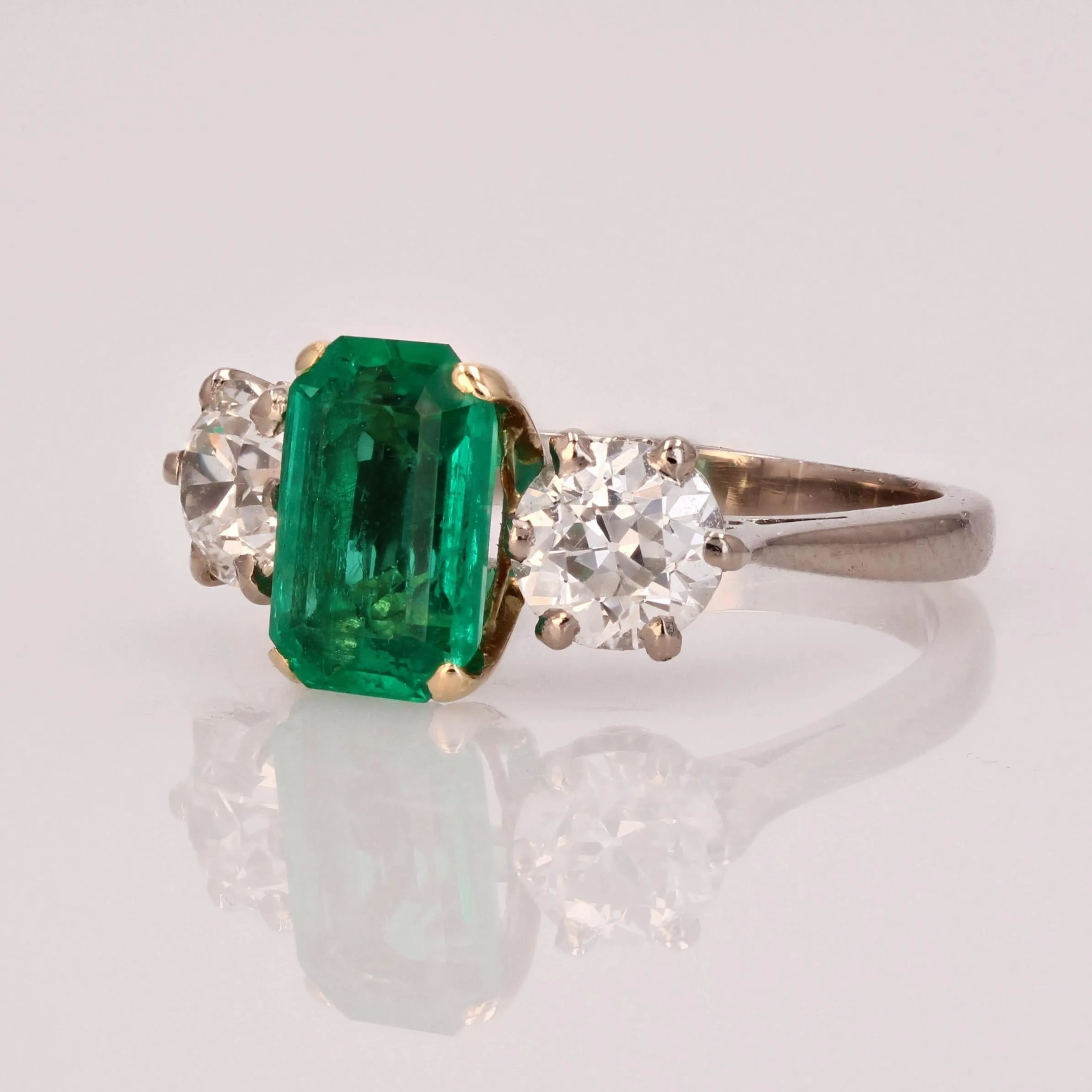 20th Century Colombian Emerald Diamond 18 Karat White Yellow Gold Ring