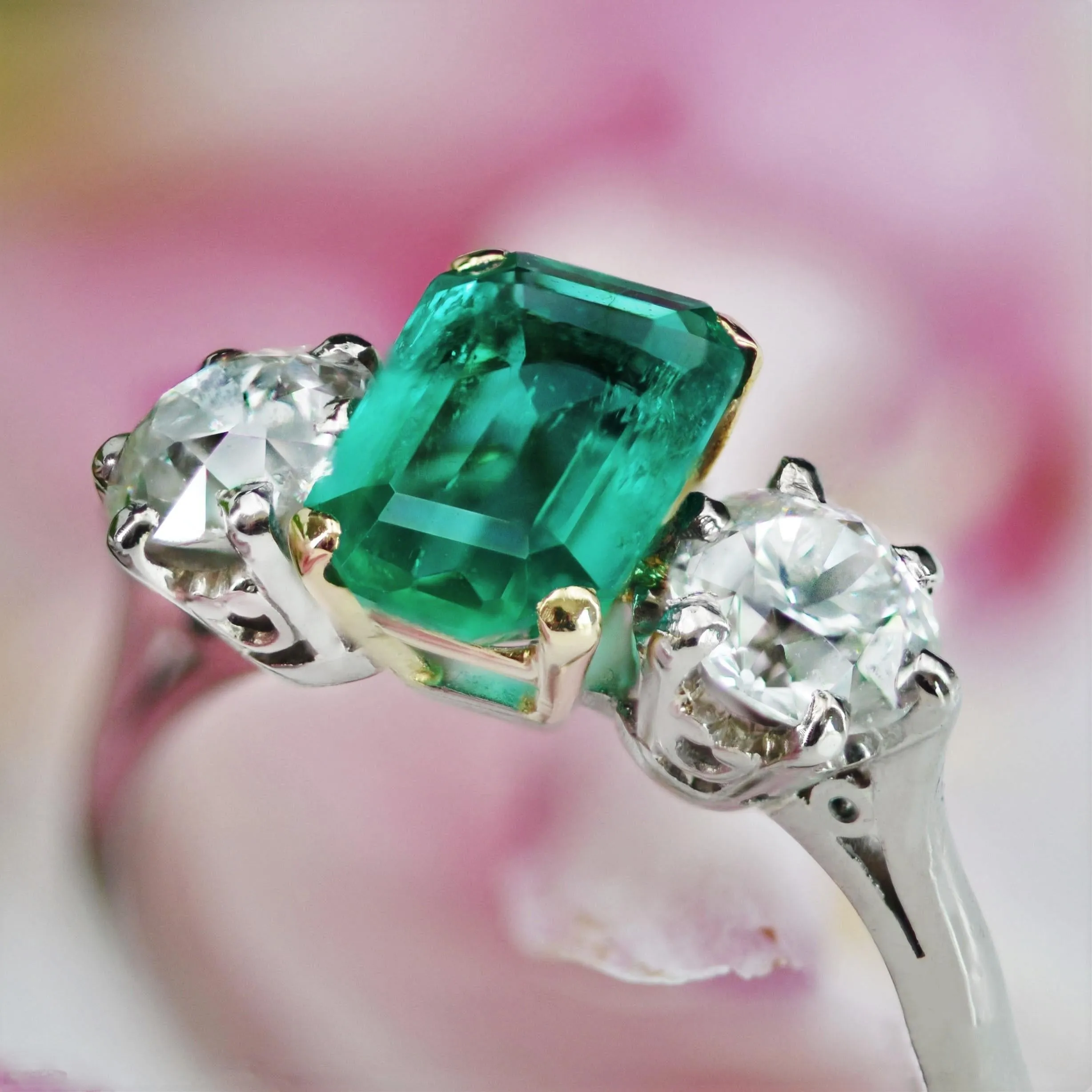 20th Century Colombian Emerald Diamond 18 Karat White Yellow Gold Ring